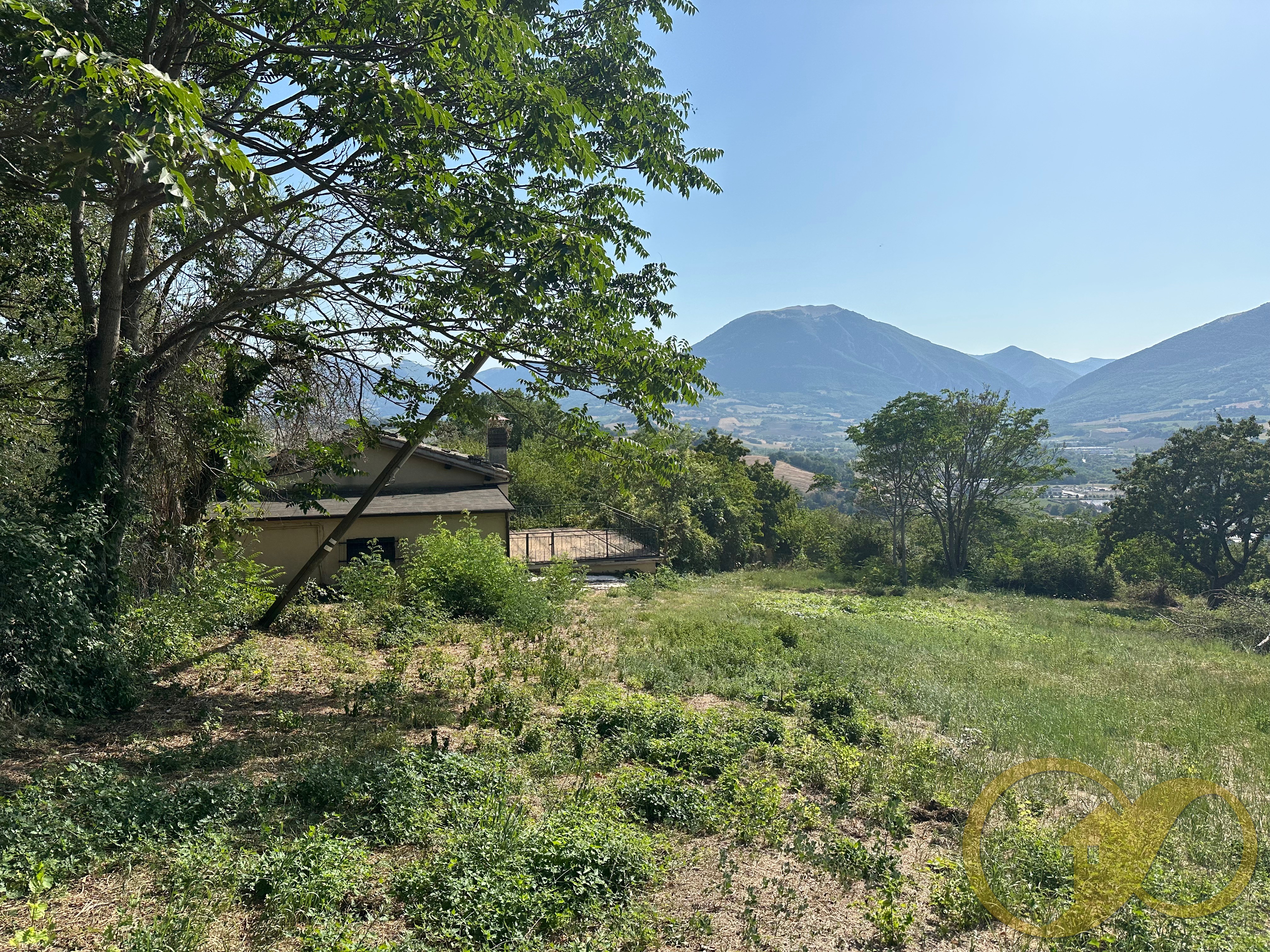 CASA SINGOLA A CASTELRAIMONDO Rif.CS039