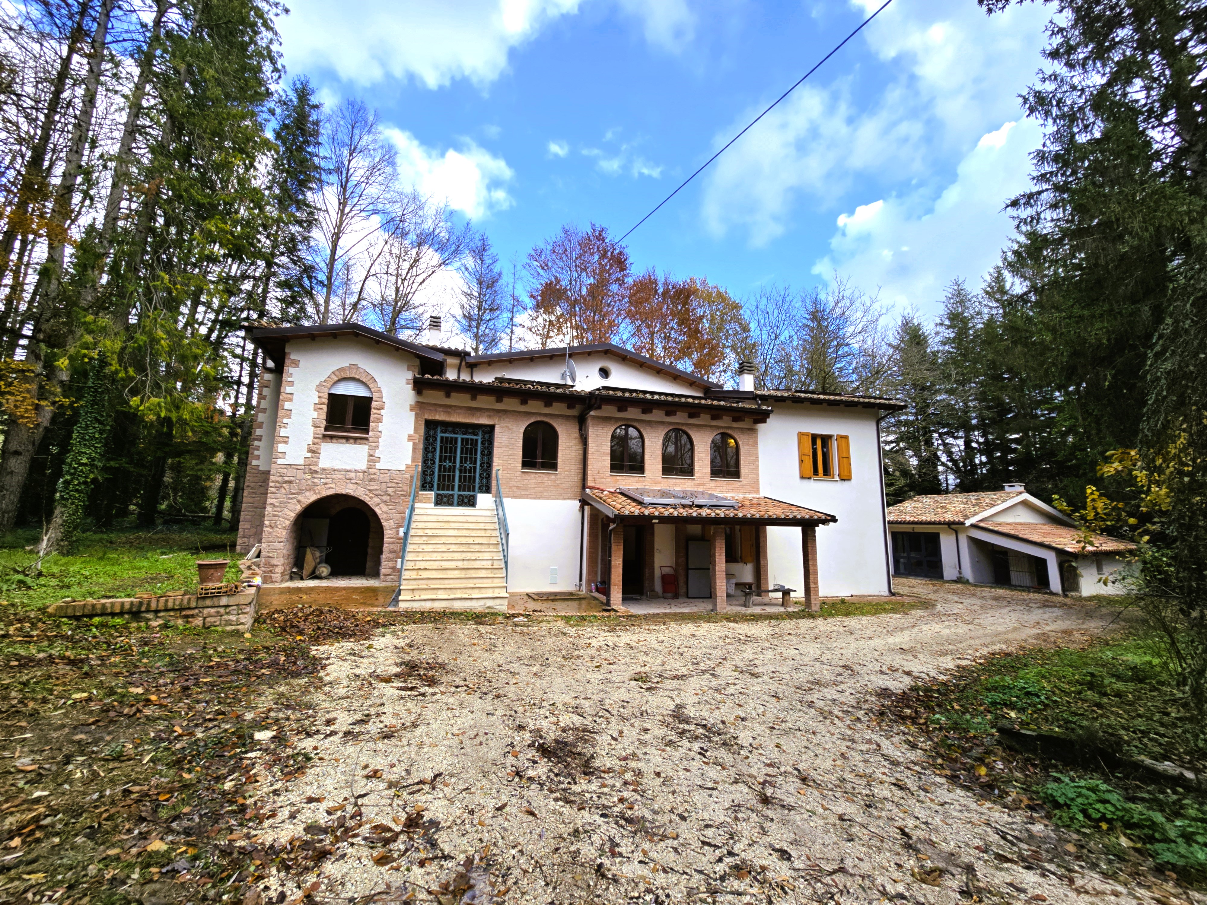 MAGNIFICA VILLA A CAMERINO - Rif. V029